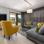 Вілла Elena By Briskva